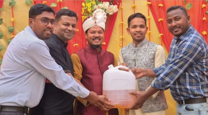 ঠাকুরগাঁওয়ে বিয়ের অনুষ্ঠানে বরকে উপহার হিসেবে দেওয়া হয়েছে ৫ লিটার অকটেন